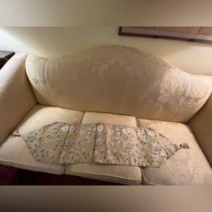 Floral Brocade Table Runner with Tassel